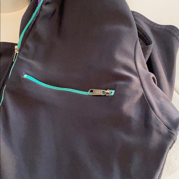 Patagonia slip on performance top. - Picture 7 of 7